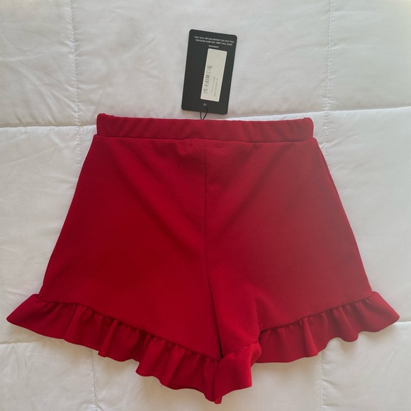 NWT Pretty Little Thing Red Ruffles Shorts Size 2 XS/Small - Picture 3 of 4